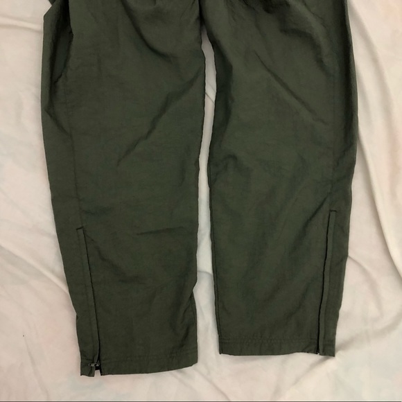 Navy green adidas track pants. Size mens M but dit more like an L. - Picture 4 of 8